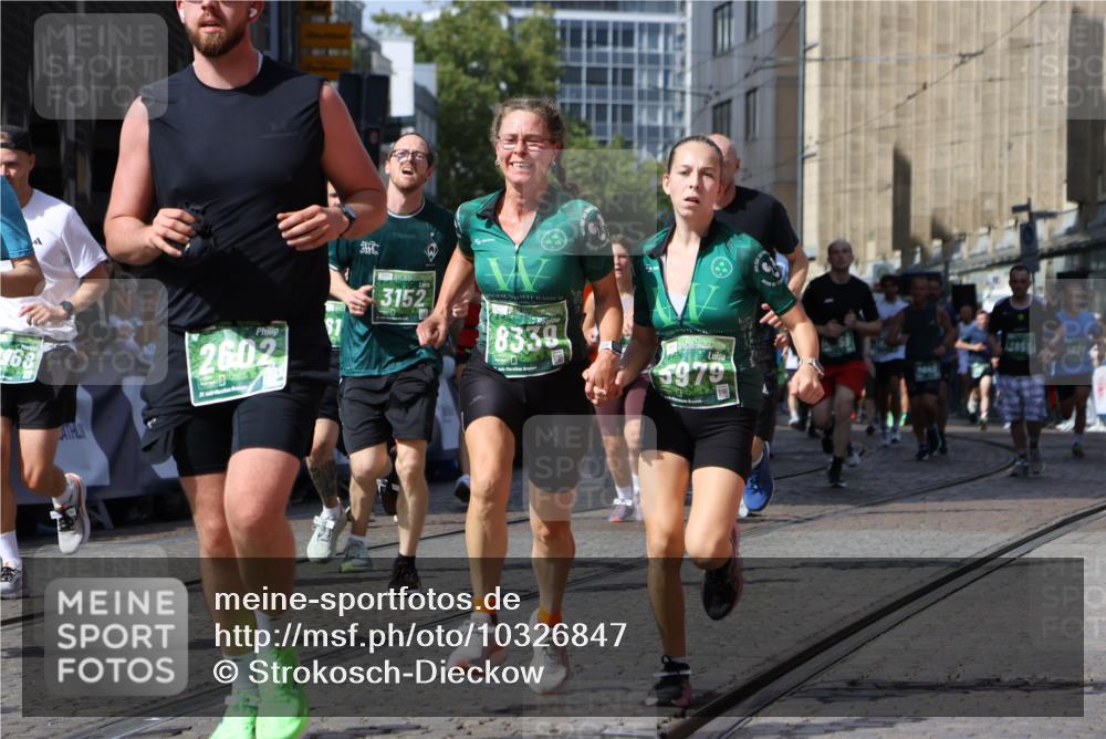 13.09.2026 - 21. swb-Marathon Bremen Strokosch-Dieckow http://msf.ph/oto/10326847 13.09.2026 13:31:22 Ziel 217, 244, 1189, 1398, 1479, 2513, 2802, 2902, 3360, 3800, 4251, 4647, 5600, 5846, 6307, 6419, 6732, 7198, 7359, 7637, 7760, 7798, 7882, 8382, 8543, 8616, 9274, 9290, 9507, 9767, 9937, 9958, 9962, 9969, 9976, 9977, 13152, 13215, 922, 1600, 2602, 2707, 3152, 3343, 3392, 3579, 3859, 4258, 4273, 4692, 4889, 5504, 6039, 6147, 6581, 6968, 6971, 7032, 8042, 8205, 8239, 8364, 8495, 8522, 9155, 9293, 9903 meine-sportfotos.de