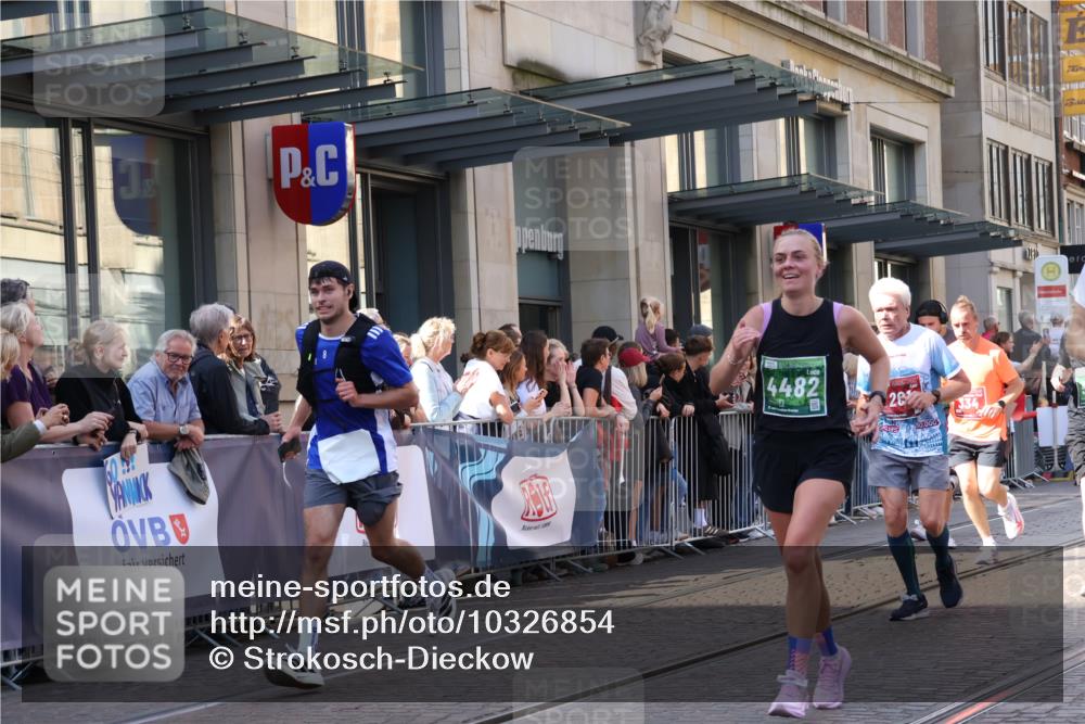 13.09.2026 - 21. swb-Marathon Bremen Strokosch-Dieckow http://msf.ph/oto/10326854 13.09.2026 13:20:29 Ziel 541, 769, 876, 1056, 1528, 1881, 2425, 2640, 3356, 3866, 4126, 4174, 4316, 4357, 4465, 4482, 4612, 5161, 5213, 5855, 5954, 6177, 6401, 6680, 7411, 7517, 7902, 8005, 8141, 8804, 8971, 9162, 9691, 9949, 13126, 201, 232, 334, 655, 1197, 1528, 1646, 1750, 1931, 2122, 2493, 2577, 2885, 2953, 3685, 3813, 4351, 4358, 5137, 5450, 5493, 5583, 6495, 6496, 6901, 7018, 7341, 7664, 8178, 9047, 9518, 9721, 9756, 9949, 13222 meine-sportfotos.de