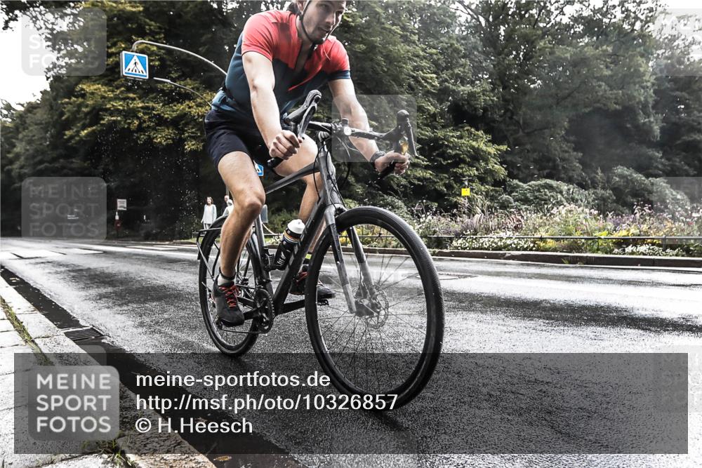 13.09.2026 - Stadtparktriathlon H.Heesch http://msf.ph/oto/10326857 13.09.2026 11:47:07 Radfahren 905 meine-sportfotos.de