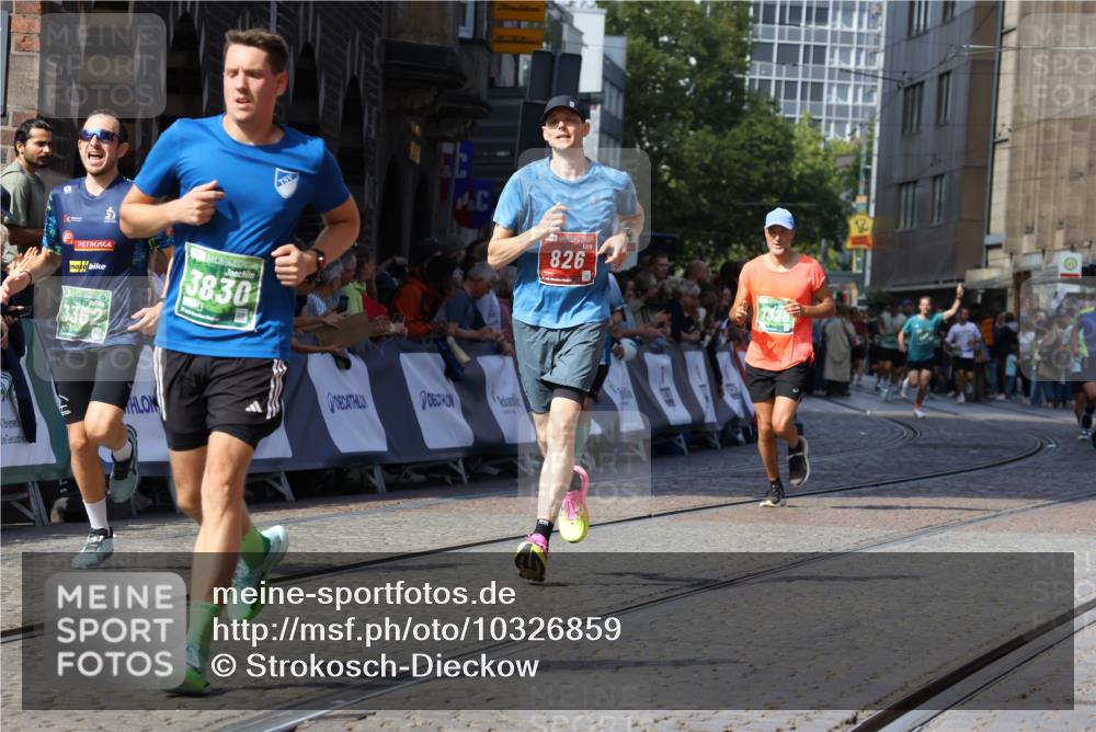 13.09.2026 - 21. swb-Marathon Bremen Strokosch-Dieckow http://msf.ph/oto/10326859 13.09.2026 13:12:14 Ziel 493, 826, 863, 2444, 3336, 4368, 4651, 4698, 5521, 5585, 5893, 6668, 7621, 8996, 9398, 13055, 899, 1517, 2480, 3362, 3830, 4560, 7328, 8981 meine-sportfotos.de