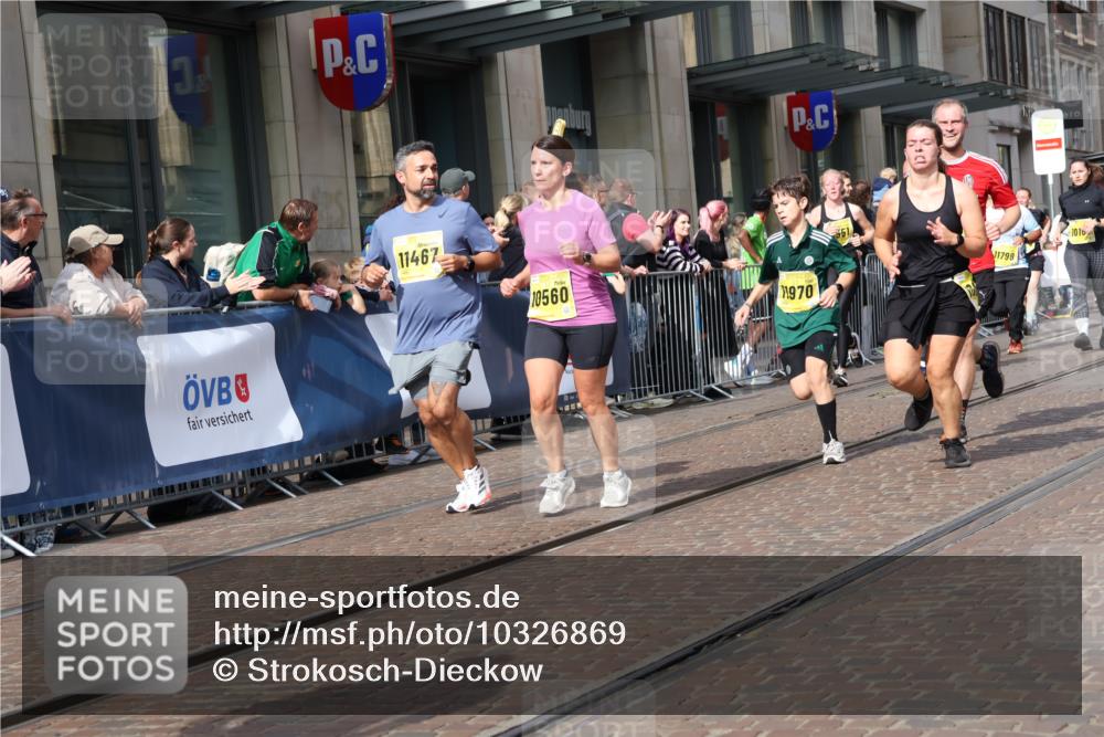 13.09.2026 - 21. swb-Marathon Bremen Strokosch-Dieckow http://msf.ph/oto/10326869 13.09.2026 11:01:18 Ziel 10181, 10251, 10332, 10497, 10560, 10647, 10648, 10678, 11075, 11150, 11305, 11324, 11459, 11467, 11479, 11486, 11550, 11551, 11666, 11668, 11747, 11788, 11796, 11798, 11969, 11970, 11985, 11986, 12047, 12062, 10428, 10639, 10678, 10892, 10964, 10965, 11049, 11116, 11260, 11306, 11428, 11540, 11681, 11682, 11751, 11796, 11813, 11816, 11850, 12085, 12241, 12245, 12283, 12390, 12391 meine-sportfotos.de