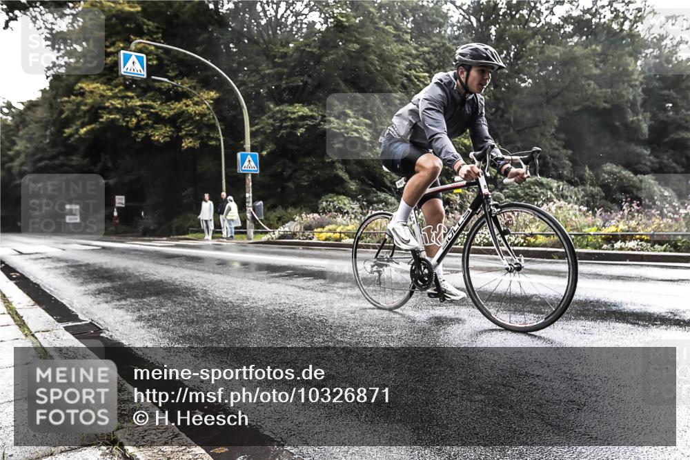 13.09.2026 - Stadtparktriathlon H.Heesch http://msf.ph/oto/10326871 13.09.2026 11:47:15 Radfahren 859, 893 meine-sportfotos.de
