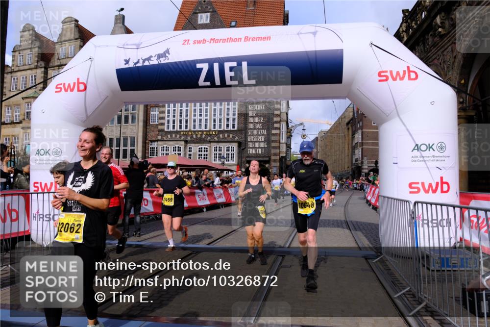 13.09.2026 - 21. swb-Marathon Bremen Tim E. http://msf.ph/oto/10326872 13.09.2026 11:01:41 Ziel 10181, 10560, 10647, 10648, 10678, 11260, 11306, 11324, 11459, 11467, 11550, 11551, 11666, 11751, 11788, 11796, 11798, 11813, 11816, 11969, 11970, 12047, 12062, 12245, 12283, 12390, 12391 meine-sportfotos.de