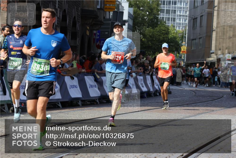 13.09.2026 - 21. swb-Marathon Bremen Strokosch-Dieckow http://msf.ph/oto/10326875 13.09.2026 13:12:14 Ziel 493, 826, 863, 2444, 3336, 4368, 4651, 4698, 5521, 5585, 5893, 6668, 7621, 8996, 9398, 13055, 899, 1517, 2480, 3362, 3830, 4560, 7328, 8981 meine-sportfotos.de