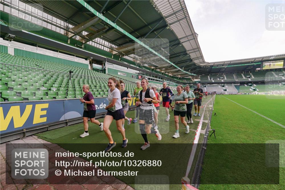 13.09.2026 - 21. swb-Marathon Bremen Michael Burmester http://msf.ph/oto/10326880 13.09.2026 13:31:27 Laufen im Stadion 122, 224, 295, 297, 344, 386, 405, 487, 617, 639, 806, 840, 965, 1114, 1133, 1142, 1310, 1314, 1326, 1329, 1427, 1529, 1775, 1801, 1810, 1811, 1869, 1892, 1897, 1904, 1983, 2216, 2242, 2249, 2253, 2270, 2344, 2368, 2372, 2615, 2629, 2637, 2643, 2677, 2719, 2726, 2869, 2871, 2877, 2918, 2945, 2952, 2994, 3038, 3094, 3101, 3140, 3223, 3227, 3379, 3401, 3426, 3572, 3644, 3723, 3736, 3746, 3873, 3876, 3918, 3944, 357 meine-sportfotos.de