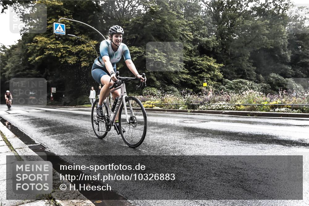 13.09.2026 - Stadtparktriathlon H.Heesch http://msf.ph/oto/10326883 13.09.2026 11:47:24 Radfahren 745, 800, 826, 863, 935 meine-sportfotos.de