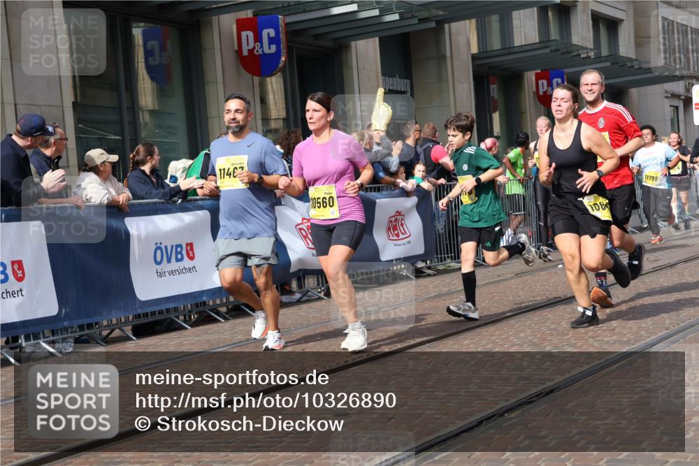 13.09.2026 - 21. swb-Marathon Bremen Strokosch-Dieckow http://msf.ph/oto/10326890 13.09.2026 11:01:18 Ziel 10181, 10251, 10332, 10497, 10560, 10647, 10648, 10678, 11075, 11150, 11305, 11324, 11459, 11467, 11479, 11486, 11550, 11551, 11666, 11668, 11747, 11788, 11796, 11798, 11969, 11970, 11985, 11986, 12047, 12062, 10428, 10639, 10678, 10892, 10964, 10965, 11049, 11116, 11260, 11306, 11428, 11540, 11681, 11682, 11751, 11796, 11813, 11816, 11850, 12085, 12241, 12245, 12283, 12390, 12391 meine-sportfotos.de