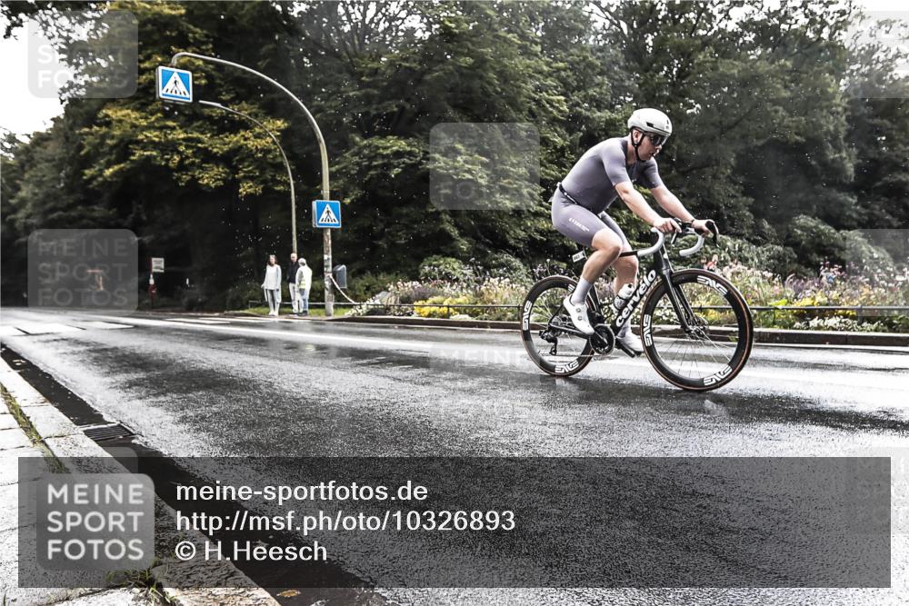 13.09.2026 - Stadtparktriathlon H.Heesch http://msf.ph/oto/10326893 13.09.2026 11:47:27 Radfahren 745, 826, 863 meine-sportfotos.de