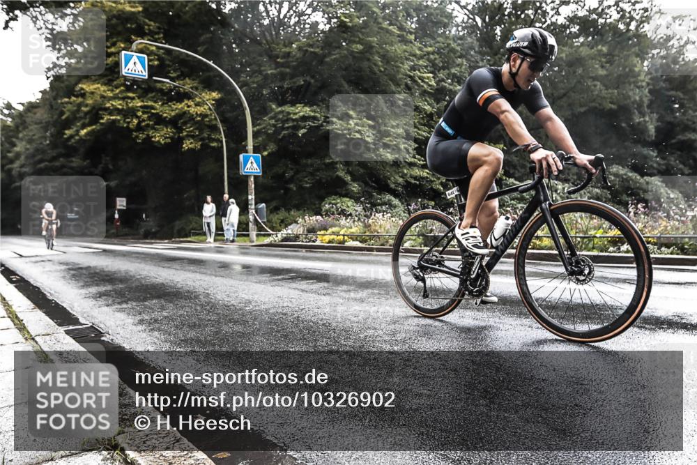 13.09.2026 - Stadtparktriathlon H.Heesch http://msf.ph/oto/10326902 13.09.2026 11:47:34 Radfahren 752, 801, 840 meine-sportfotos.de