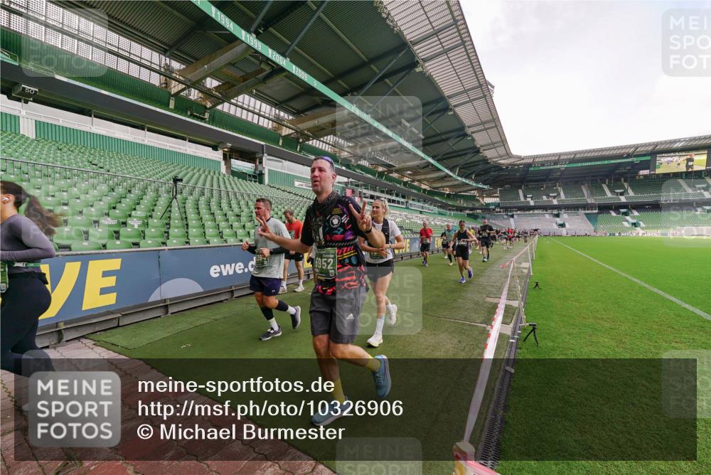 13.09.2026 - 21. swb-Marathon Bremen Michael Burmester http://msf.ph/oto/10326906 13.09.2026 13:31:29 Laufen im Stadion 122, 224, 295, 297, 344, 386, 405, 487, 617, 639, 806, 840, 965, 1114, 1133, 1142, 1310, 1314, 1326, 1329, 1427, 1529, 1775, 1801, 1810, 1811, 1869, 1892, 1897, 1904, 1983, 2216, 2242, 2249, 2253, 2270, 2344, 2368, 2372, 2615, 2629, 2637, 2643, 2677, 2719, 2726, 2869, 2871, 2877, 2918, 2945, 2952, 2994, 3038, 3094, 3101, 3140, 3223, 3227, 3379, 3401, 3426, 3572, 3644, 3723, 3736, 3746, 3873, 3876, 3918, 3944, 357 meine-sportfotos.de