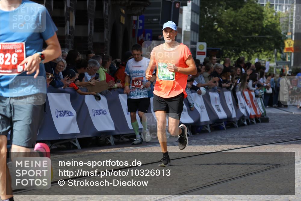 13.09.2026 - 21. swb-Marathon Bremen Strokosch-Dieckow http://msf.ph/oto/10326913 13.09.2026 13:12:16 Ziel 493, 826, 863, 2444, 2820, 3336, 3703, 4283, 4368, 4651, 4698, 5521, 5893, 6668, 7621, 8996, 9398, 899, 1517, 2480, 3362, 4560, 7328, 8981 meine-sportfotos.de