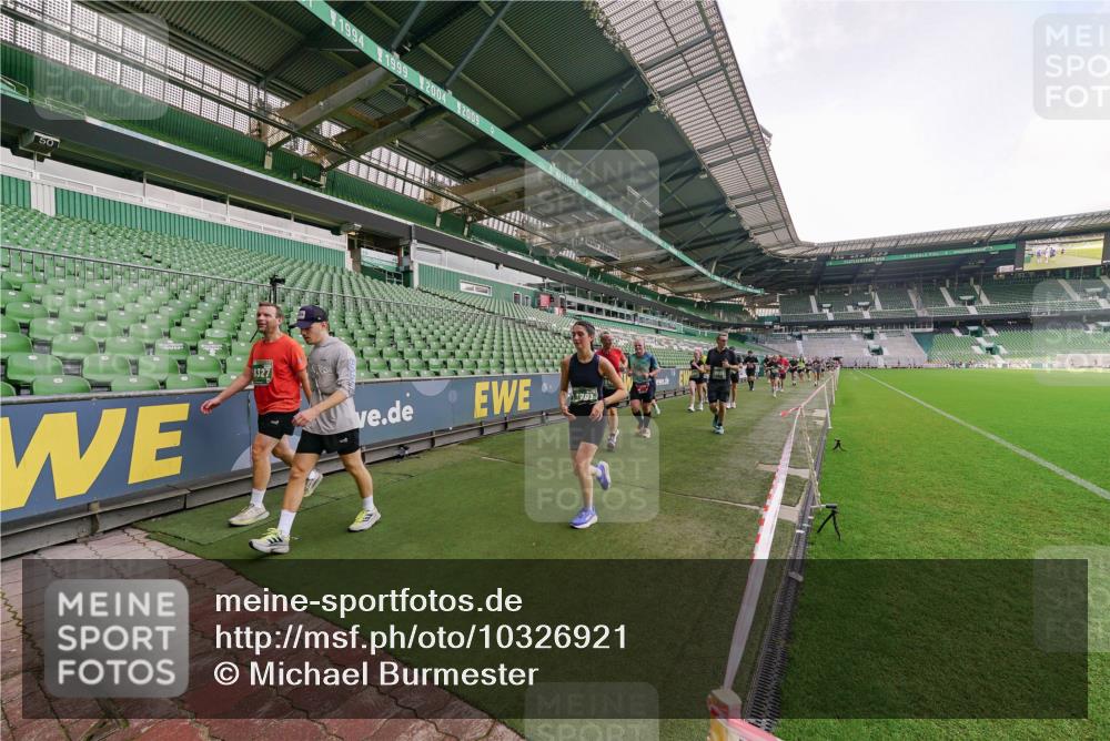 13.09.2026 - 21. swb-Marathon Bremen Michael Burmester http://msf.ph/oto/10326921 13.09.2026 13:31:31 Laufen im Stadion 122, 224, 295, 297, 344, 386, 405, 487, 617, 639, 806, 840, 965, 1114, 1133, 1142, 1310, 1314, 1326, 1329, 1427, 1529, 1775, 1801, 1810, 1811, 1869, 1892, 1897, 1904, 2216, 2242, 2249, 2253, 2270, 2274, 2344, 2368, 2372, 2523, 2556, 2615, 2629, 2637, 2643, 2677, 2719, 2726, 2869, 2871, 2877, 2918, 2945, 2952, 2994, 3038, 3094, 3101, 3140, 3223, 3227, 3379, 3401, 3426, 3572, 3644, 3723, 3736, 3746, 3873, 3876, 3918, 3944, 357 meine-sportfotos.de
