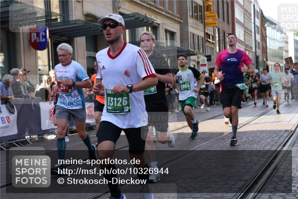 13.09.2026 - 21. swb-Marathon Bremen Strokosch-Dieckow http://msf.ph/oto/10326944 13.09.2026 13:20:31 Ziel 541, 769, 854, 876, 1056, 1881, 2425, 2640, 3356, 3866, 3933, 4126, 4174, 4316, 4465, 4482, 4612, 5161, 5213, 5855, 5954, 6177, 6401, 6680, 7411, 7517, 7902, 8005, 8141, 8622, 8804, 8971, 9162, 9691, 13126, 201, 232, 334, 1197, 1528, 1646, 1750, 2122, 2493, 2577, 2885, 2953, 3685, 3813, 4351, 4357, 4358, 5137, 5450, 5493, 5583, 6495, 6496, 6901, 7018, 7411, 7664, 8178, 9047, 9162, 9518, 9721, 9949, 13222 meine-sportfotos.de
