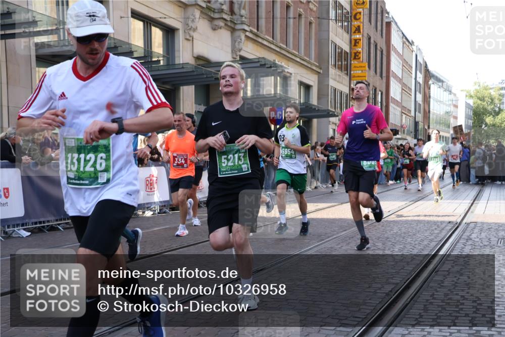 13.09.2026 - 21. swb-Marathon Bremen Strokosch-Dieckow http://msf.ph/oto/10326958 13.09.2026 13:20:32 Ziel 541, 769, 854, 876, 1056, 1881, 2425, 2640, 3356, 3866, 3933, 4126, 4174, 4316, 4465, 4482, 4612, 5161, 5213, 5855, 5954, 6177, 6401, 6680, 7517, 7902, 8005, 8141, 8622, 8804, 8971, 9691, 13120, 13126, 201, 232, 334, 1197, 1528, 1646, 1750, 2122, 2493, 2577, 2953, 3685, 3813, 4351, 4357, 4358, 5137, 5450, 5493, 5583, 6495, 6496, 6901, 7018, 7411, 7664, 8178, 9047, 9162, 9721, 9949, 13222 meine-sportfotos.de
