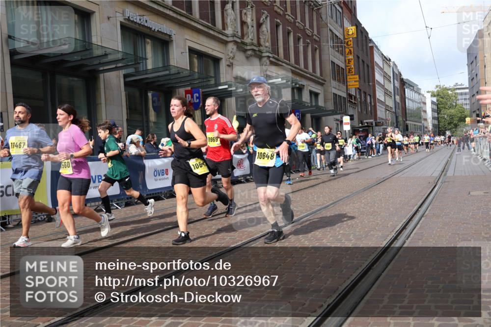 13.09.2026 - 21. swb-Marathon Bremen Strokosch-Dieckow http://msf.ph/oto/10326967 13.09.2026 11:01:20 Ziel 10181, 10251, 10332, 10497, 10560, 10647, 10648, 11075, 11150, 11305, 11324, 11412, 11413, 11459, 11467, 11479, 11486, 11550, 11551, 11666, 11668, 11747, 11788, 11798, 11969, 11970, 11985, 11986, 12047, 12379, 10428, 10639, 10647, 10648, 10678, 10892, 10964, 10965, 11049, 11116, 11260, 11306, 11428, 11681, 11682, 11751, 11796, 11813, 11816, 11850, 11969, 11970, 12062, 12085, 12241, 12245, 12283, 12390, 12391 meine-sportfotos.de