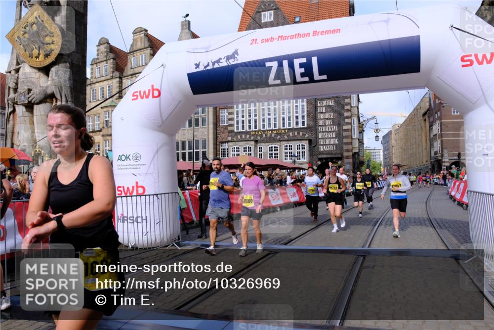 13.09.2026 - 21. swb-Marathon Bremen Tim E. http://msf.ph/oto/10326969 13.09.2026 11:01:44 Ziel 10181, 10251, 10560, 10647, 10648, 10678, 11306, 11324, 11459, 11467, 11550, 11551, 11666, 11788, 11796, 11798, 11813, 11969, 11970, 12047, 12062, 12390, 12391 meine-sportfotos.de