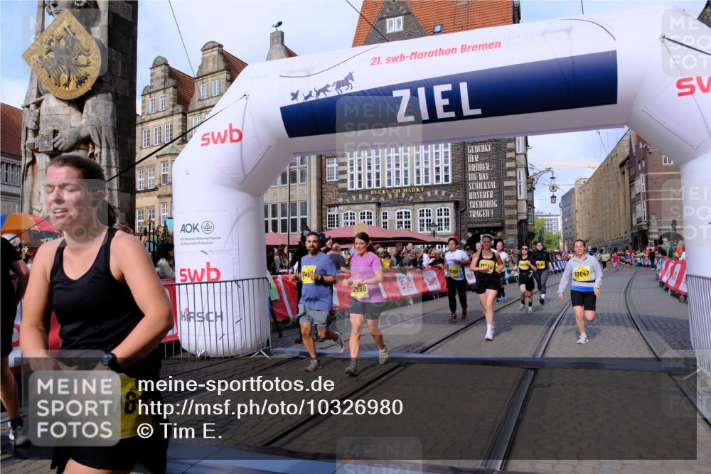 13.09.2026 - 21. swb-Marathon Bremen Tim E. http://msf.ph/oto/10326980 13.09.2026 11:01:44 Ziel 10181, 10251, 10560, 10647, 10648, 10678, 11306, 11324, 11459, 11467, 11550, 11551, 11666, 11788, 11796, 11798, 11813, 11969, 11970, 12047, 12062, 12390, 12391 meine-sportfotos.de