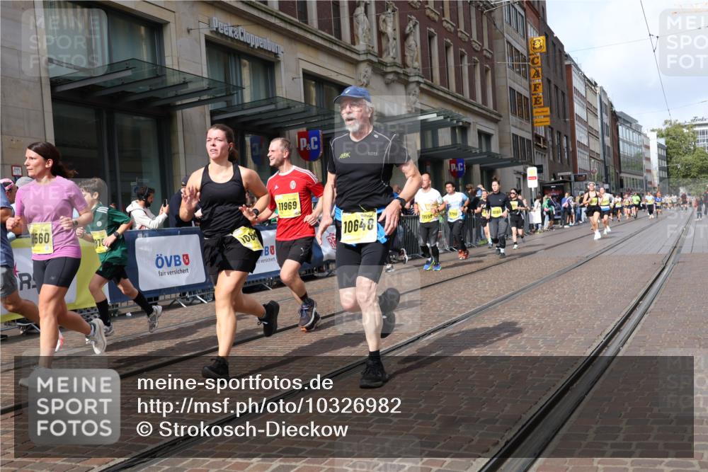 13.09.2026 - 21. swb-Marathon Bremen Strokosch-Dieckow http://msf.ph/oto/10326982 13.09.2026 11:01:20 Ziel 10181, 10251, 10332, 10497, 10560, 10647, 10648, 11075, 11150, 11305, 11324, 11412, 11413, 11459, 11467, 11479, 11486, 11550, 11551, 11666, 11668, 11747, 11788, 11798, 11969, 11970, 11985, 11986, 12047, 12379, 10428, 10639, 10647, 10648, 10678, 10892, 10964, 10965, 11049, 11116, 11260, 11306, 11428, 11681, 11682, 11751, 11796, 11813, 11816, 11850, 11969, 11970, 12062, 12085, 12241, 12245, 12283, 12390, 12391 meine-sportfotos.de