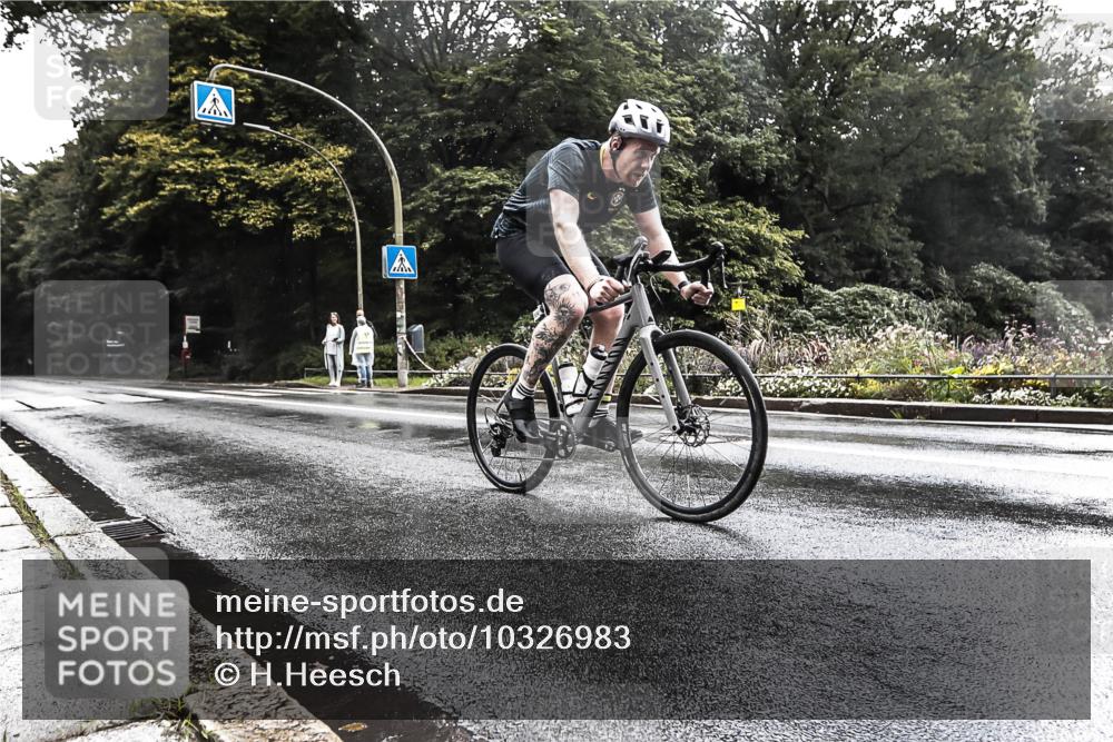 13.09.2026 - Stadtparktriathlon H.Heesch http://msf.ph/oto/10326983 13.09.2026 11:47:51 Radfahren 740, 856, 865 meine-sportfotos.de