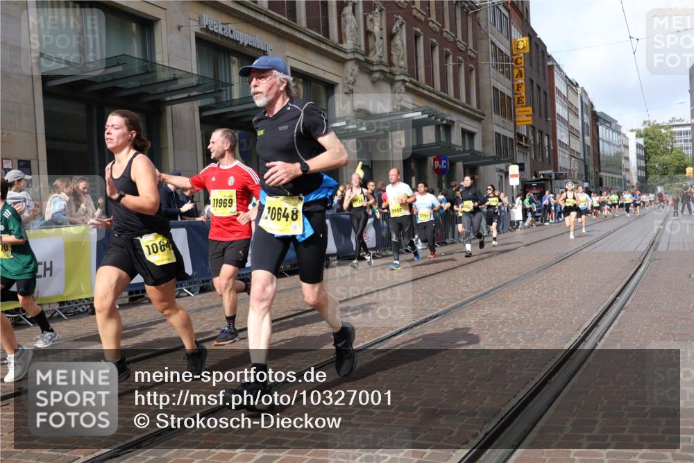 13.09.2026 - 21. swb-Marathon Bremen Strokosch-Dieckow http://msf.ph/oto/10327001 13.09.2026 11:01:20 Ziel 10181, 10251, 10332, 10497, 10560, 10647, 10648, 11075, 11150, 11305, 11324, 11412, 11413, 11459, 11467, 11479, 11486, 11550, 11551, 11666, 11668, 11747, 11788, 11798, 11969, 11970, 11985, 11986, 12047, 12379, 10428, 10639, 10647, 10648, 10678, 10892, 10964, 10965, 11049, 11116, 11260, 11306, 11428, 11681, 11682, 11751, 11796, 11813, 11816, 11850, 11969, 11970, 12062, 12085, 12241, 12245, 12283, 12390, 12391 meine-sportfotos.de