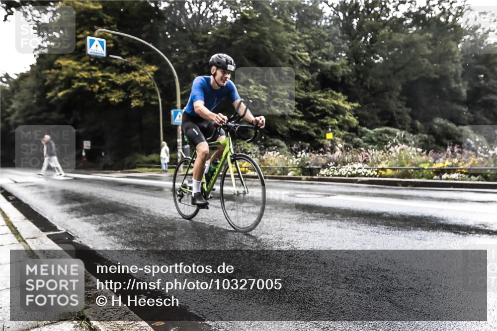 13.09.2026 - Stadtparktriathlon H.Heesch http://msf.ph/oto/10327005 13.09.2026 11:48:01 Radfahren 772, 857, 858 meine-sportfotos.de