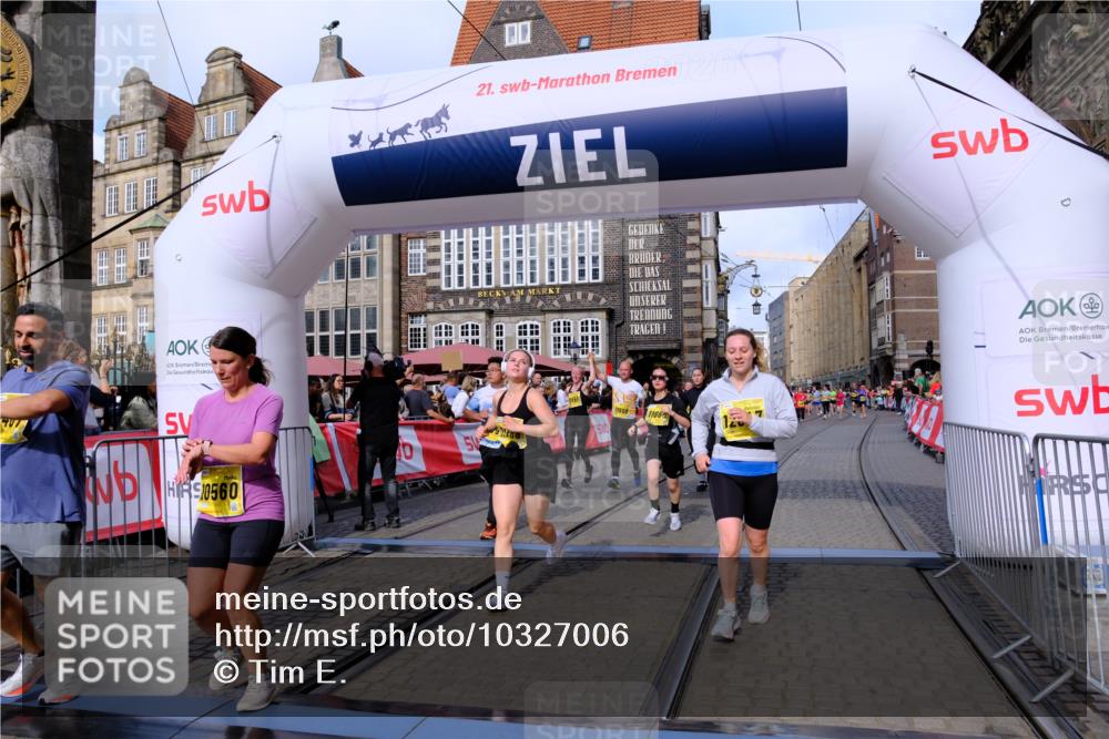 13.09.2026 - 21. swb-Marathon Bremen Tim E. http://msf.ph/oto/10327006 13.09.2026 11:01:45 Ziel 10181, 10251, 10560, 10647, 10648, 10678, 11324, 11459, 11467, 11550, 11551, 11666, 11788, 11796, 11798, 11813, 11969, 11970, 12047, 12062 meine-sportfotos.de