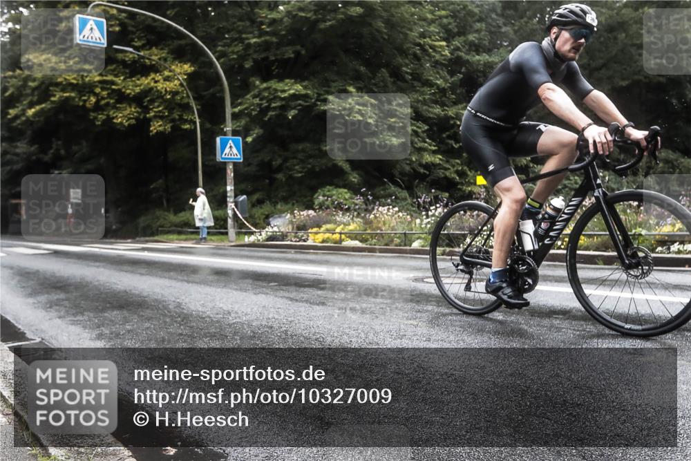 13.09.2026 - Stadtparktriathlon H.Heesch http://msf.ph/oto/10327009 13.09.2026 12:59:37 Radfahren 1270, 1360, 1397 meine-sportfotos.de