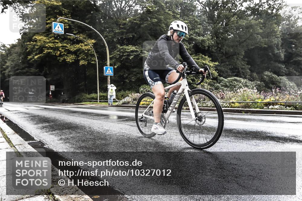 13.09.2026 - Stadtparktriathlon H.Heesch http://msf.ph/oto/10327012 13.09.2026 11:48:17 Radfahren 739, 781 meine-sportfotos.de
