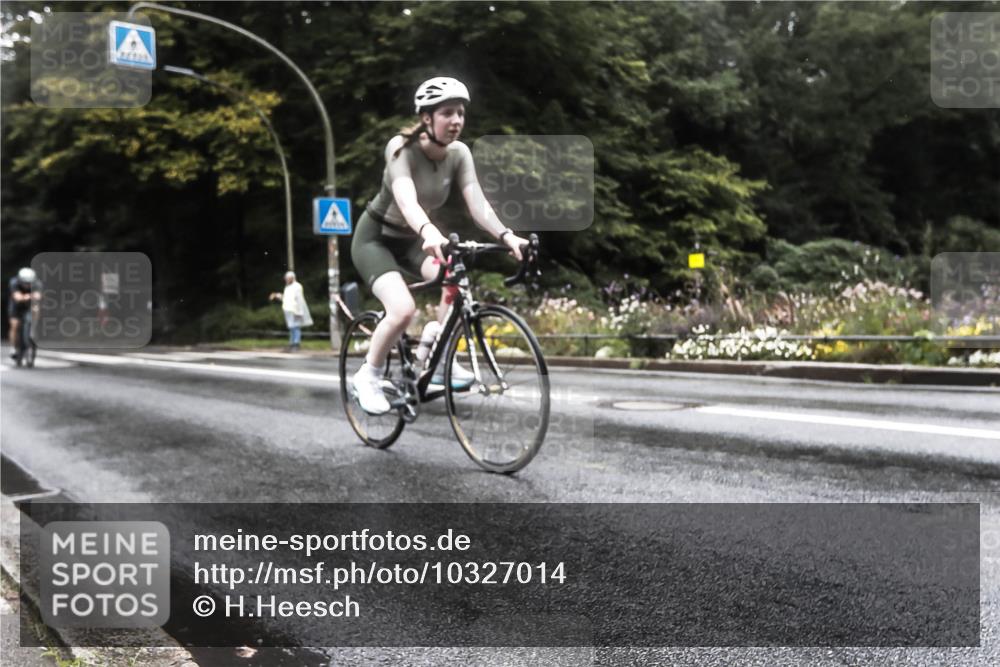 13.09.2026 - Stadtparktriathlon H.Heesch http://msf.ph/oto/10327014 13.09.2026 12:59:38 Radfahren 1270, 1360, 1397 meine-sportfotos.de