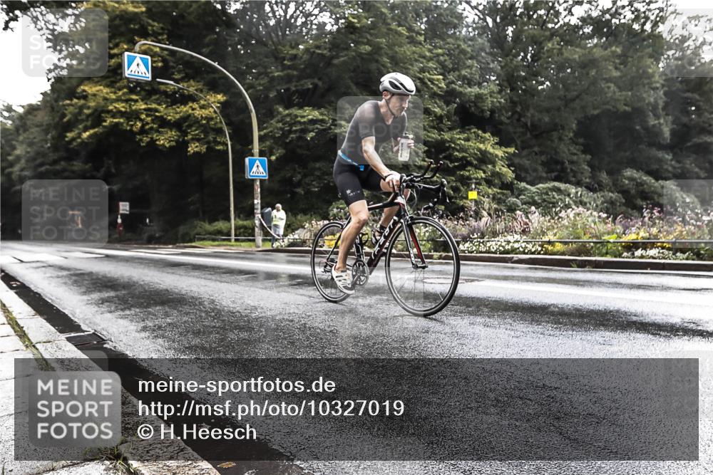 13.09.2026 - Stadtparktriathlon H.Heesch http://msf.ph/oto/10327019 13.09.2026 11:48:25 Radfahren 842, 891, 897 meine-sportfotos.de