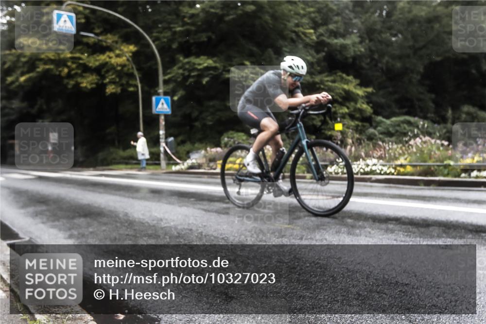 13.09.2026 - Stadtparktriathlon H.Heesch http://msf.ph/oto/10327023 13.09.2026 12:59:40 Radfahren 1270, 1353, 1397 meine-sportfotos.de