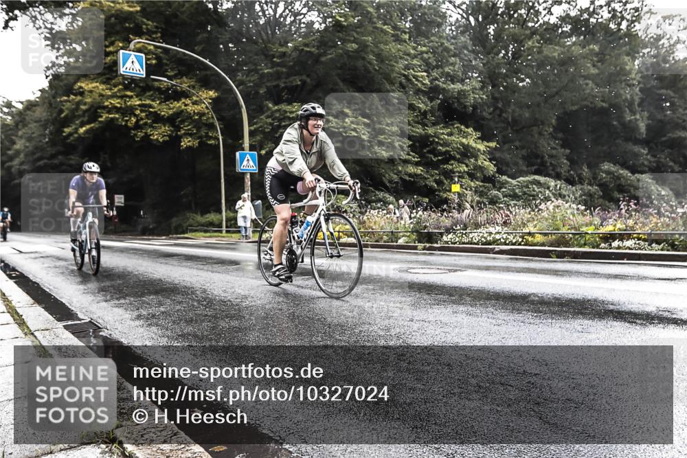 13.09.2026 - Stadtparktriathlon H.Heesch http://msf.ph/oto/10327024 13.09.2026 11:48:34 Radfahren 741, 774, 884 meine-sportfotos.de