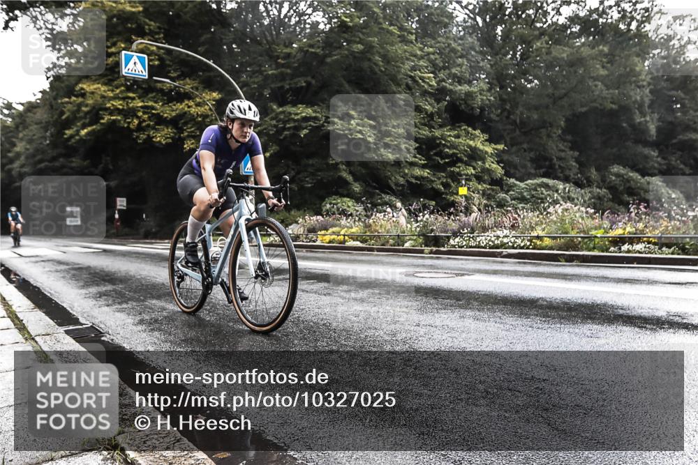 13.09.2026 - Stadtparktriathlon H.Heesch http://msf.ph/oto/10327025 13.09.2026 11:48:35 Radfahren 741, 757, 774, 884 meine-sportfotos.de
