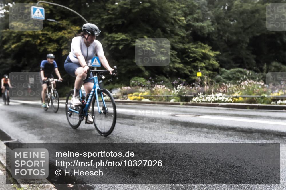 13.09.2026 - Stadtparktriathlon H.Heesch http://msf.ph/oto/10327026 13.09.2026 12:59:45 Radfahren 1168, 1303, 1353, 1428 meine-sportfotos.de