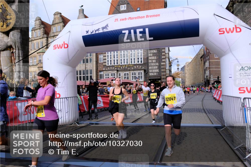 13.09.2026 - 21. swb-Marathon Bremen Tim E. http://msf.ph/oto/10327030 13.09.2026 11:01:46 Ziel 10181, 10251, 10497, 10560, 10647, 10648, 10678, 11324, 11459, 11467, 11550, 11551, 11666, 11788, 11796, 11798, 11969, 11970, 12047, 12062 meine-sportfotos.de