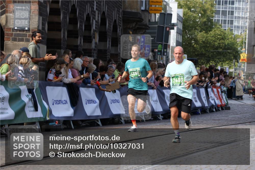13.09.2026 - 21. swb-Marathon Bremen Strokosch-Dieckow http://msf.ph/oto/10327031 13.09.2026 13:12:24 Ziel 493, 863, 2444, 2447, 2820, 3336, 3703, 4283, 4698, 5521, 5893, 5940, 6107, 6739, 7621, 13013, 1517, 2362, 2480, 3054, 4560, 4879, 5416, 6796, 9803 meine-sportfotos.de