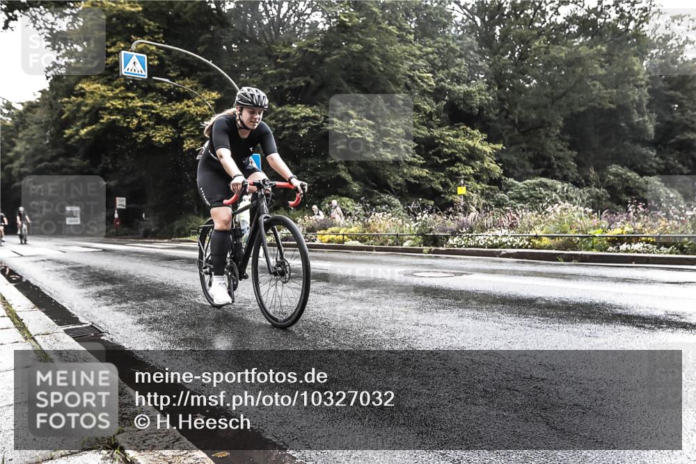13.09.2026 - Stadtparktriathlon H.Heesch http://msf.ph/oto/10327032 13.09.2026 11:48:39 Radfahren 748, 757 meine-sportfotos.de