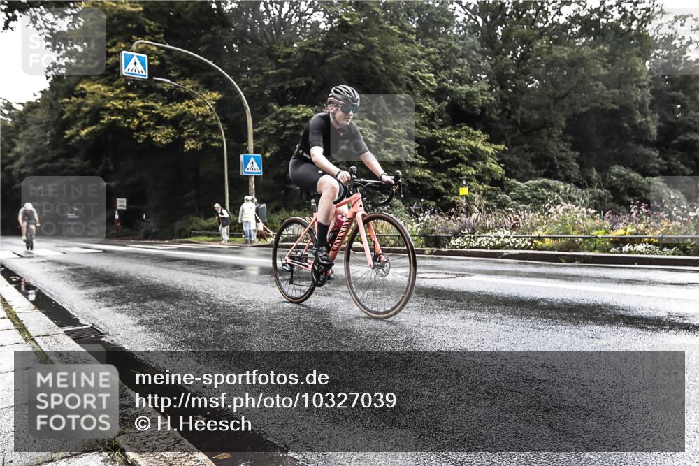 13.09.2026 - Stadtparktriathlon H.Heesch http://msf.ph/oto/10327039 13.09.2026 11:48:44 Radfahren 737, 766, 787, 825 meine-sportfotos.de