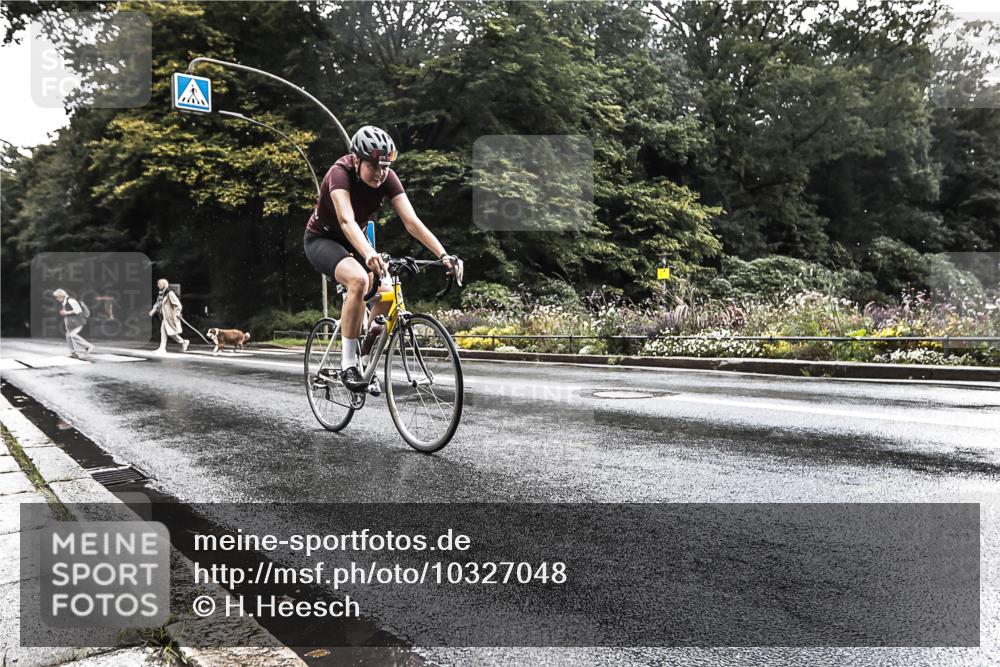 13.09.2026 - Stadtparktriathlon H.Heesch http://msf.ph/oto/10327048 13.09.2026 11:48:49 Radfahren 787, 804, 807 meine-sportfotos.de