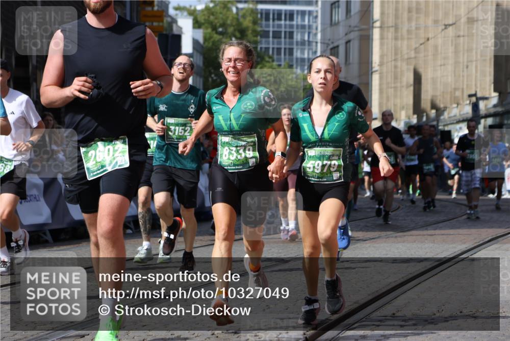 13.09.2026 - 21. swb-Marathon Bremen Strokosch-Dieckow http://msf.ph/oto/10327049 13.09.2026 13:31:22 Ziel 217, 244, 1189, 1398, 1479, 2513, 2802, 2902, 3360, 3800, 4251, 4647, 5600, 5846, 6307, 6419, 6732, 7198, 7359, 7637, 7760, 7798, 7882, 8382, 8543, 8616, 9274, 9290, 9507, 9767, 9937, 9958, 9962, 9969, 9976, 9977, 13152, 13215, 922, 1600, 2602, 2707, 3152, 3343, 3392, 3579, 3859, 4258, 4273, 4692, 4889, 5504, 6039, 6147, 6581, 6968, 6971, 7032, 8042, 8205, 8239, 8364, 8495, 8522, 9155, 9293, 9903 meine-sportfotos.de