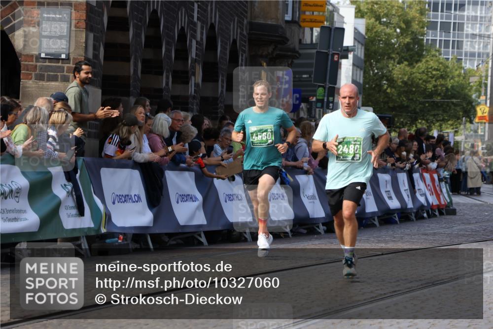 13.09.2026 - 21. swb-Marathon Bremen Strokosch-Dieckow http://msf.ph/oto/10327060 13.09.2026 13:12:25 Ziel 493, 863, 2444, 2447, 2820, 3336, 3703, 4283, 4698, 5893, 5940, 6107, 6739, 7521, 7621, 13013, 1517, 2362, 2480, 3054, 4560, 4879, 5416, 6796, 9775, 9803 meine-sportfotos.de