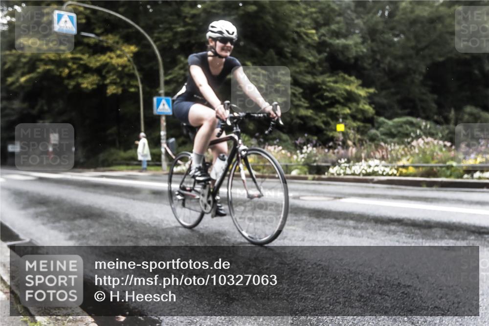 13.09.2026 - Stadtparktriathlon H.Heesch http://msf.ph/oto/10327063 13.09.2026 12:59:56 Radfahren 1247, 1418 meine-sportfotos.de
