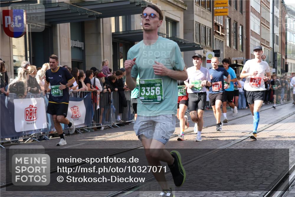 13.09.2026 - 21. swb-Marathon Bremen Strokosch-Dieckow http://msf.ph/oto/10327071 13.09.2026 13:20:35 Ziel 541, 769, 854, 1056, 1191, 1881, 2425, 2640, 3356, 3866, 3933, 4126, 4316, 4465, 4482, 4612, 5161, 5213, 5954, 6177, 6401, 6680, 6970, 7517, 7902, 8005, 8141, 8237, 8622, 8804, 8971, 9691, 13120, 13126, 201, 232, 334, 876, 1197, 1528, 1646, 1750, 2493, 2577, 2953, 3813, 4174, 4351, 4357, 4358, 5137, 5450, 5493, 5583, 5855, 6495, 6496, 6901, 7018, 7411, 7664, 8178, 9047, 9162, 9721, 9949, 13222 meine-sportfotos.de