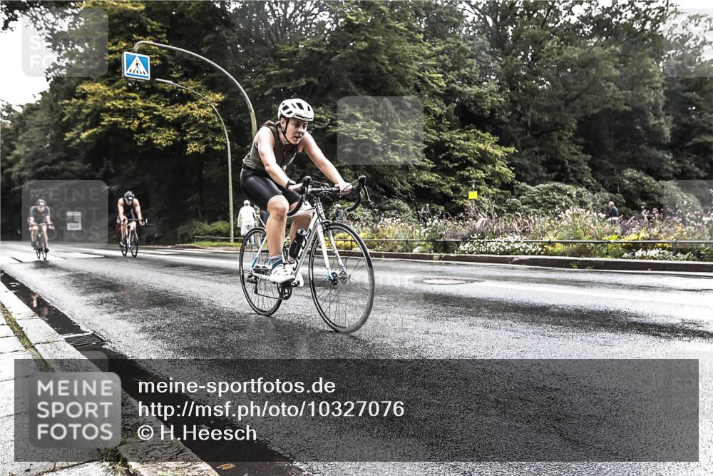 13.09.2026 - Stadtparktriathlon H.Heesch http://msf.ph/oto/10327076 13.09.2026 11:49:07 Radfahren 743, 744, 862, 899, 927 meine-sportfotos.de