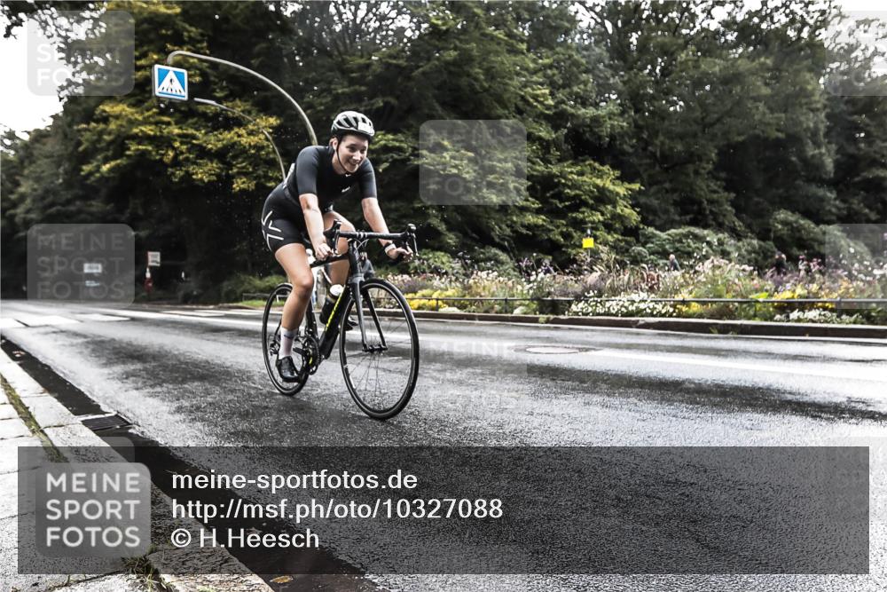 13.09.2026 - Stadtparktriathlon H.Heesch http://msf.ph/oto/10327088 13.09.2026 11:49:09 Radfahren 743, 744, 927 meine-sportfotos.de
