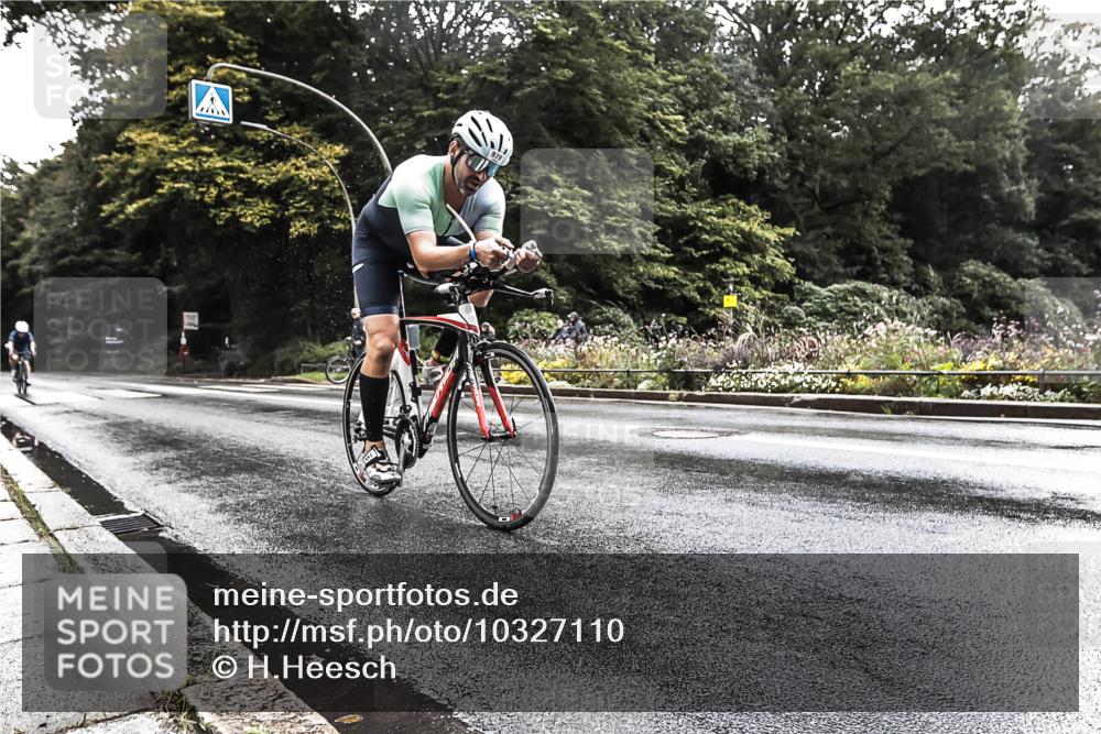13.09.2026 - Stadtparktriathlon H.Heesch http://msf.ph/oto/10327110 13.09.2026 11:49:25 Radfahren 732, 770, 879 meine-sportfotos.de