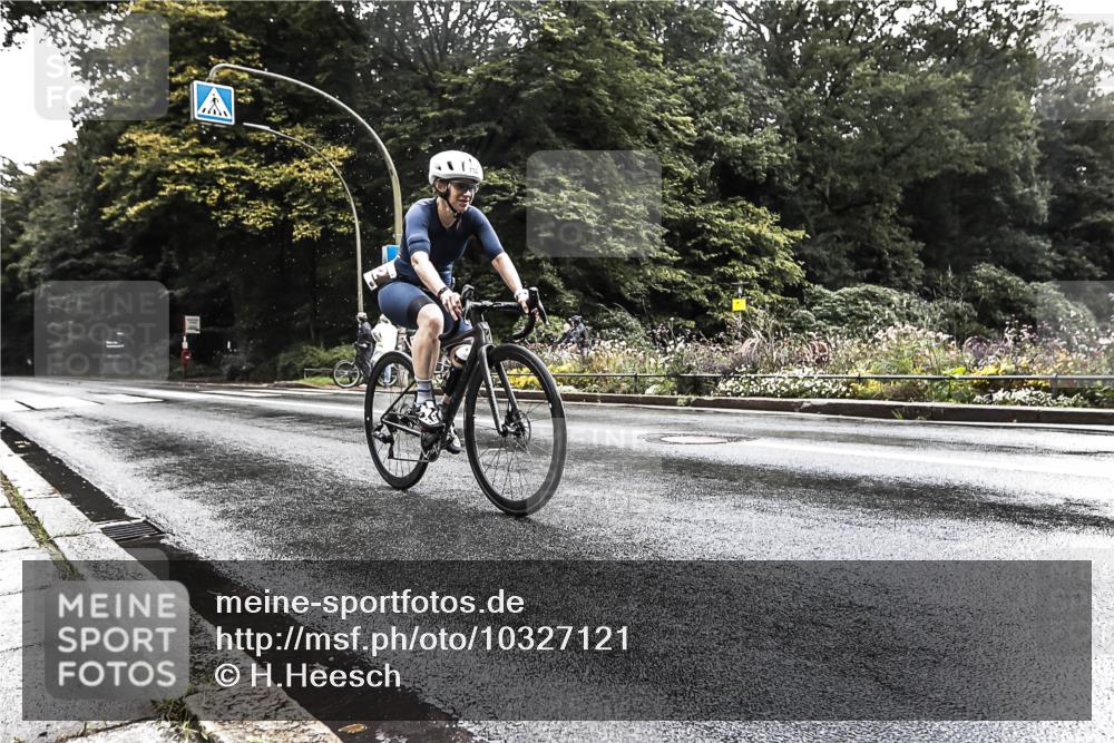 13.09.2026 - Stadtparktriathlon H.Heesch http://msf.ph/oto/10327121 13.09.2026 11:49:27 Radfahren 732, 879 meine-sportfotos.de