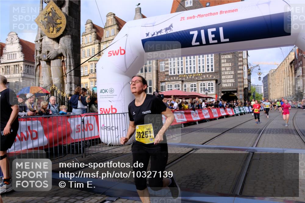 13.09.2026 - 21. swb-Marathon Bremen Tim E. http://msf.ph/oto/10327139 13.09.2026 11:01:52 Ziel 10181, 10251, 10332, 10497, 10560, 10647, 10648, 11075, 11150, 11305, 11324, 11459, 11467, 11550, 11551, 11666, 11668, 11747, 11788, 11798, 11969, 11970, 11985, 11986, 12047, 12062 meine-sportfotos.de