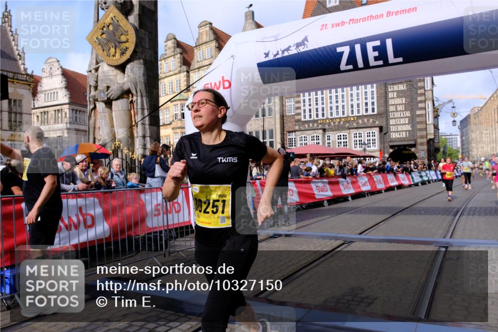 13.09.2026 - 21. swb-Marathon Bremen Tim E. http://msf.ph/oto/10327150 13.09.2026 11:01:52 Ziel 10181, 10251, 10332, 10497, 10560, 10647, 10648, 11075, 11150, 11305, 11324, 11459, 11467, 11550, 11551, 11666, 11668, 11747, 11788, 11798, 11969, 11970, 11985, 11986, 12047, 12062 meine-sportfotos.de