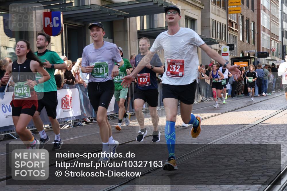 13.09.2026 - 21. swb-Marathon Bremen Strokosch-Dieckow http://msf.ph/oto/10327163 13.09.2026 13:20:37 Ziel 541, 769, 854, 1056, 1191, 1881, 2425, 2640, 3356, 3450, 3866, 3933, 4126, 4316, 4362, 4465, 4482, 4612, 5161, 5213, 5954, 6177, 6401, 6680, 6970, 7517, 7902, 8005, 8141, 8237, 8622, 8804, 8971, 9691, 13120, 13126, 201, 232, 334, 541, 876, 1197, 1528, 1646, 2493, 2577, 2953, 3813, 4174, 4351, 4357, 4358, 5137, 5450, 5493, 5855, 6495, 6496, 6901, 7018, 7411, 8178, 9047, 9162, 9721, 9949, 13222 meine-sportfotos.de
